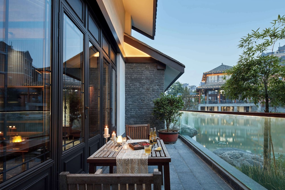 MOONRISE HOTELS & RESORTS