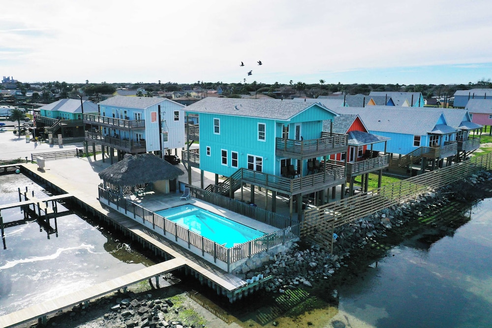2 Homes, Sleeps 16, Shared Pool+boat Dock Laguna Village Serenity by Avantstay
