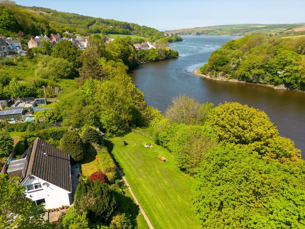 Teifi Villa