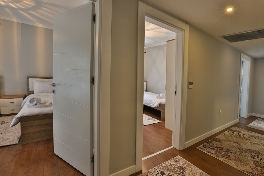 Royal Comfort Hotel — 2