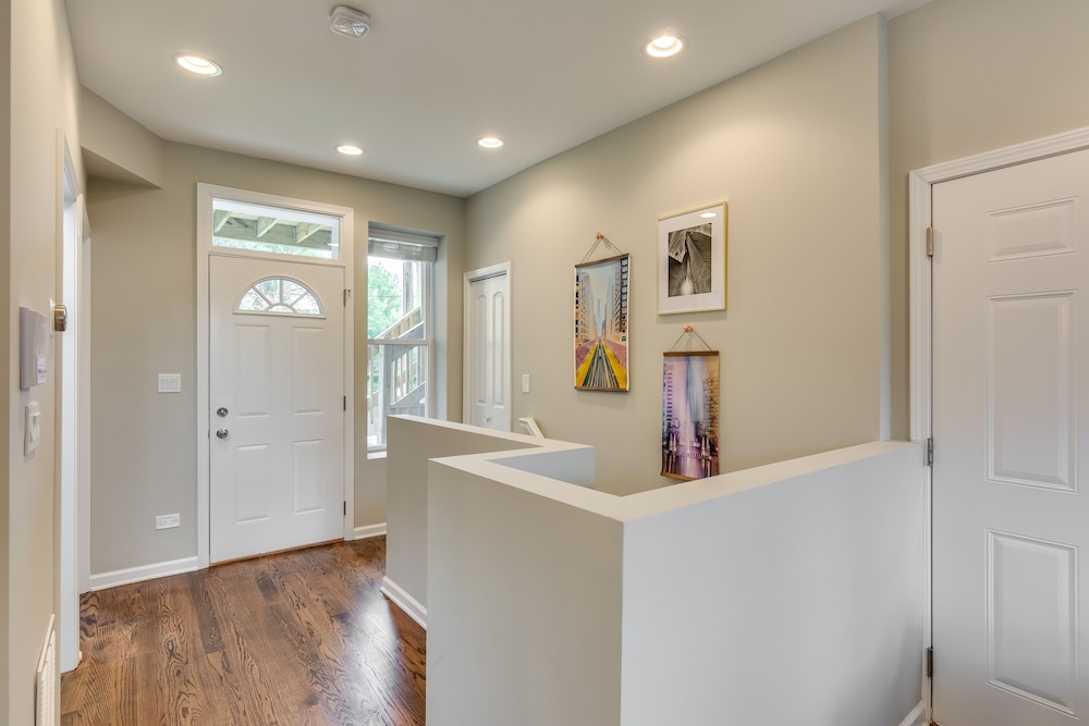 Chicago Vacations - Vibrant  Stylish 4 Bed Condo near Humboldt Park by AllSet Turnover - Property Image 4