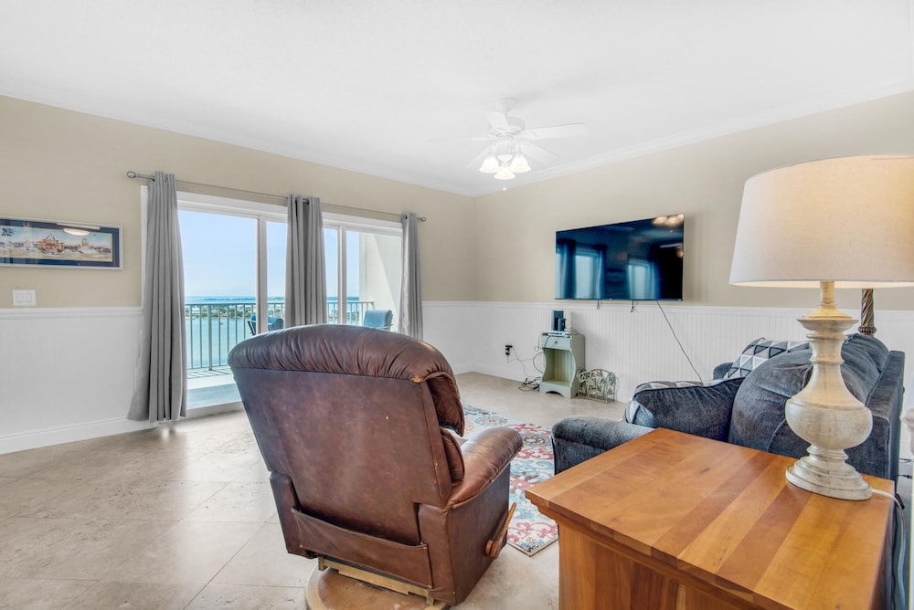 South Harbour 12E