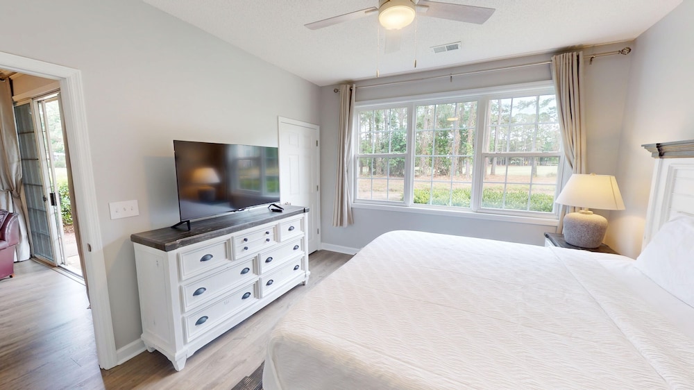 River Crossing 811 2 Bedroom Condo