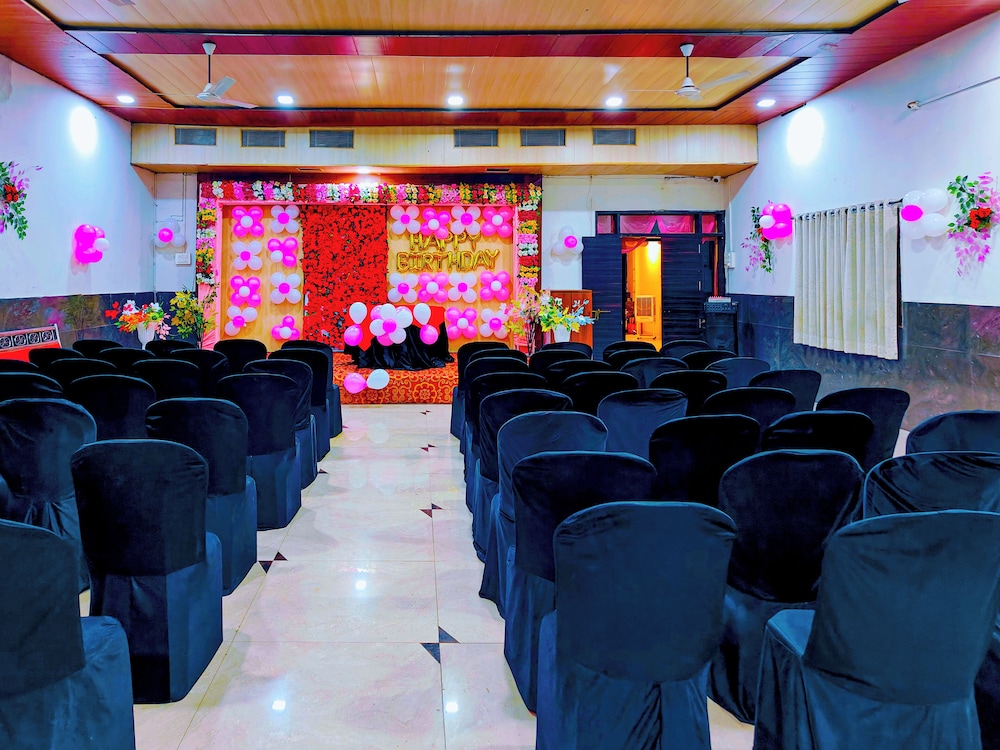 Hotel Vatika Inn