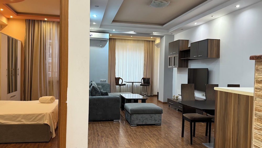 Comfortable apartments on Northern Avenue by Sweet Home