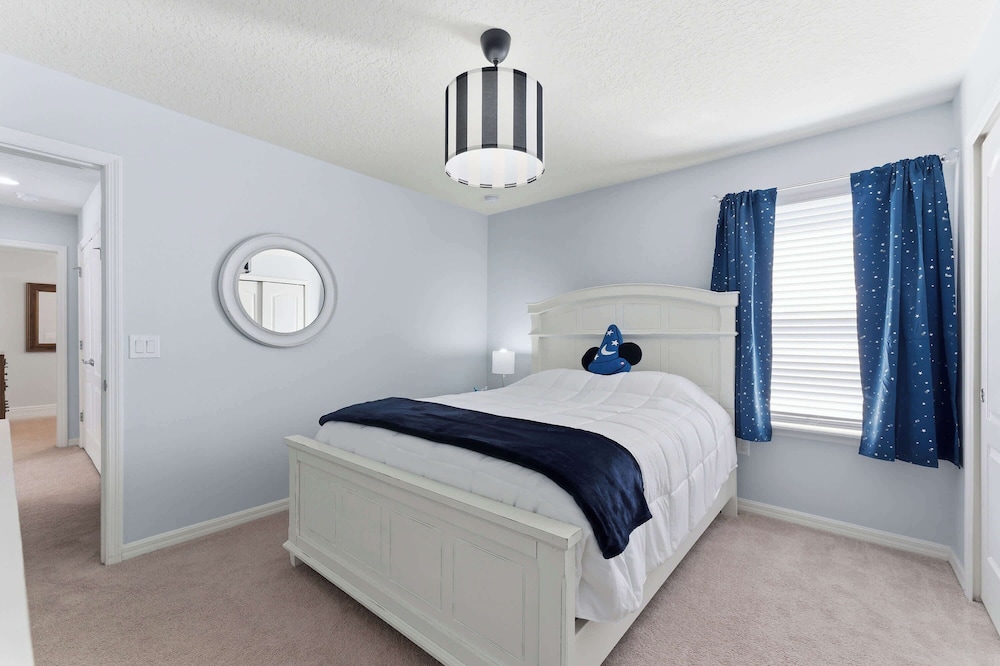 Family 6BR Home, Pool & Game Room