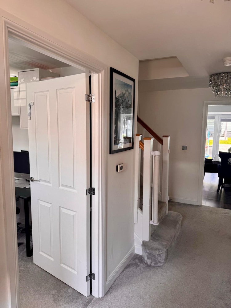 Luxurious Majestic 4 Bedroom- Free Parking
