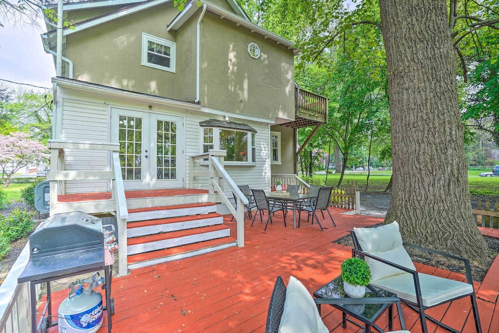 Elegant Charles Town Home: Grill, Walk Dtwn! view 3