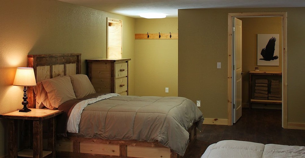 Tahquamenon Suites Lodging