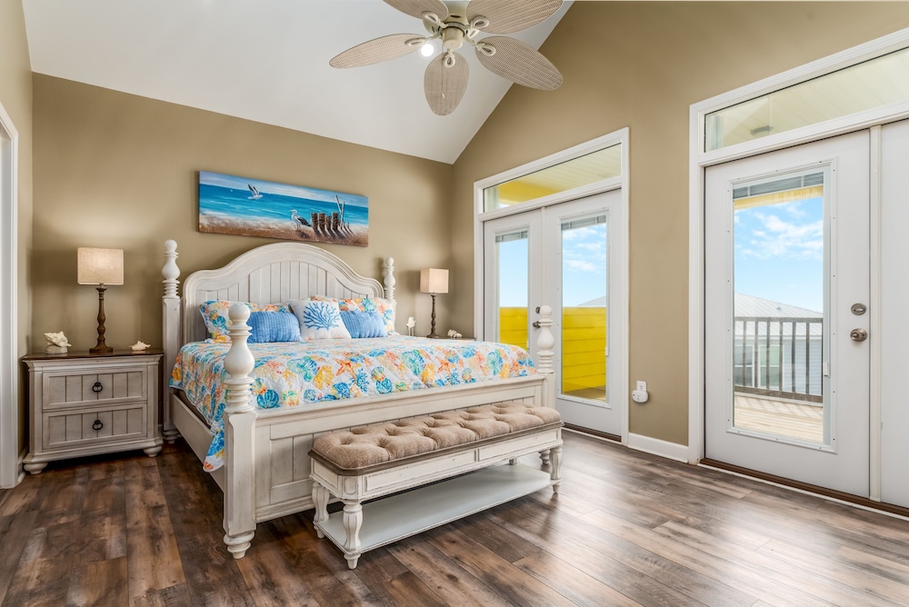 Lazy Daze Beach House - 105 Strand Ct 3 Bedroom Home by RedAwning view 2