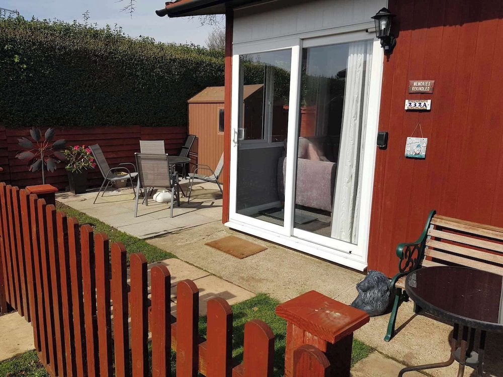 Cosy Corner, Sleeps 2 Only Friendly South Shore