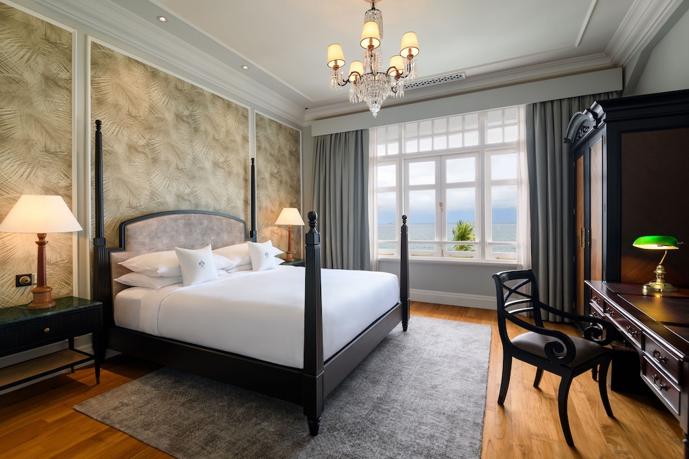 Eastern & Oriental Hotel 21