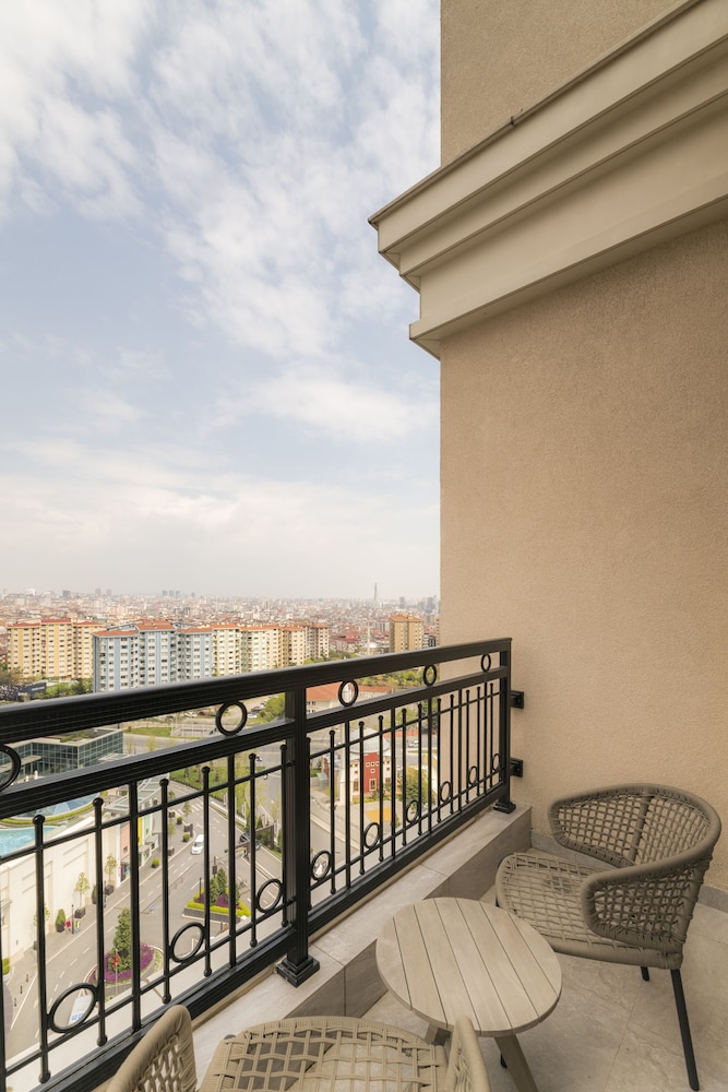 Ist flats Serviced Apartments - EMAAR SQ