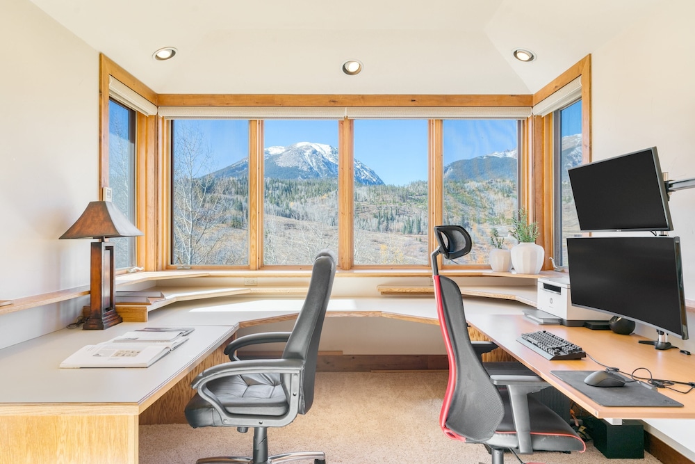 Summit County Vacations - Topaz Estate by Avantstay Luxe Home, Pool View - Property Image 38