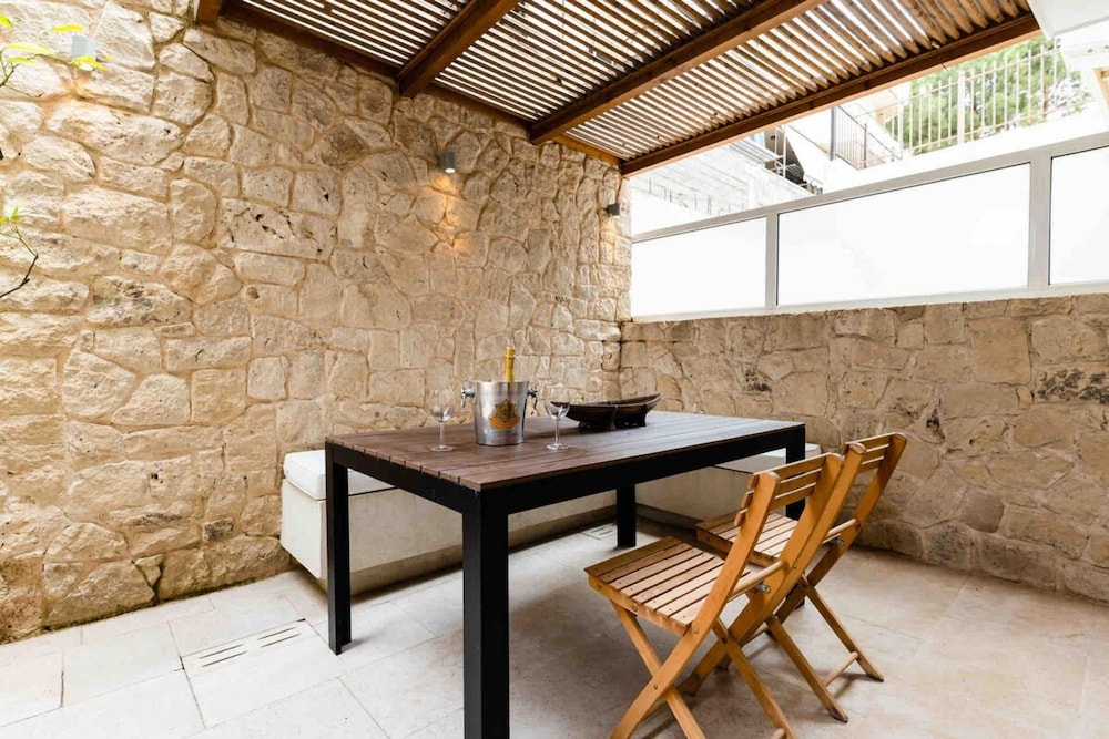 The Garden House at Alimos