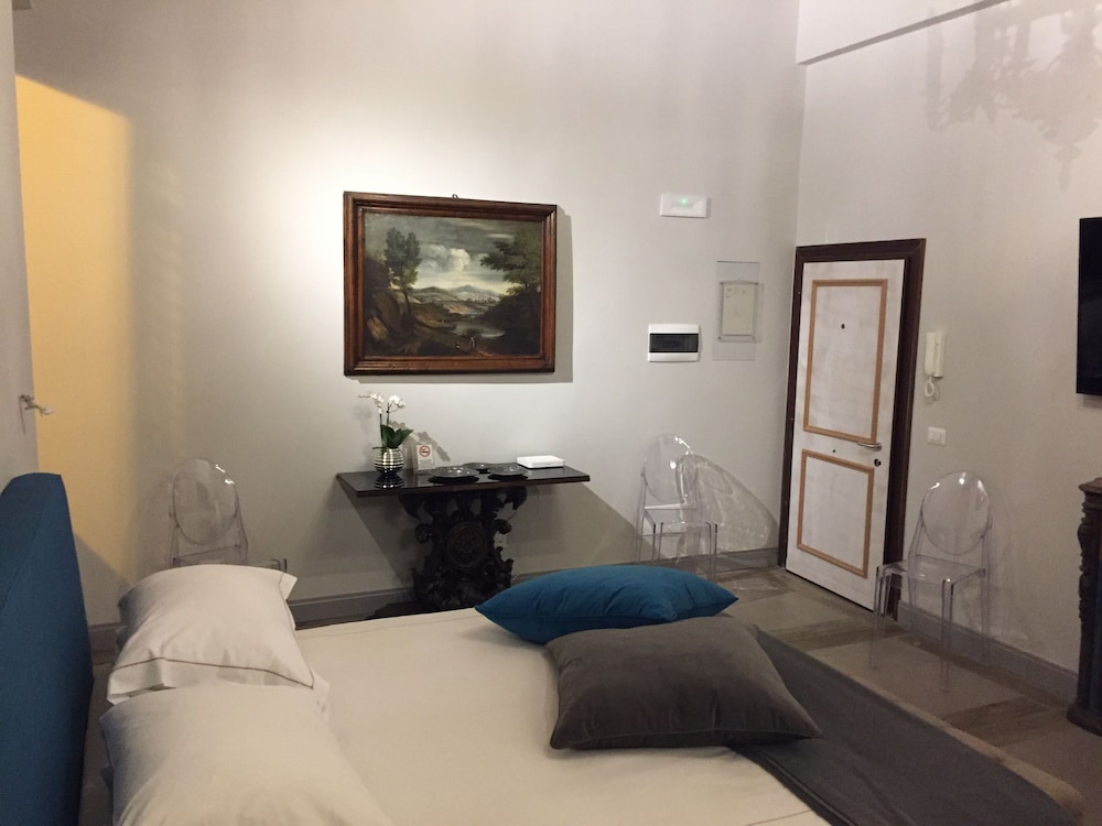 Rome Frattina 27