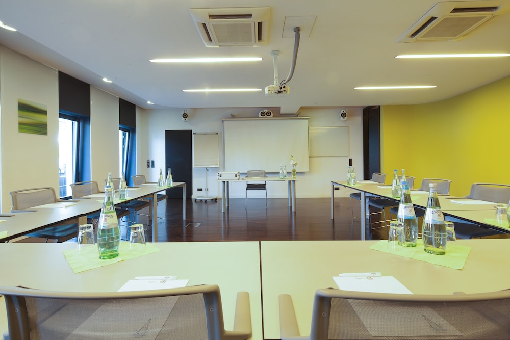 Berlin Vacations - Hotel Cult - Property Image 2