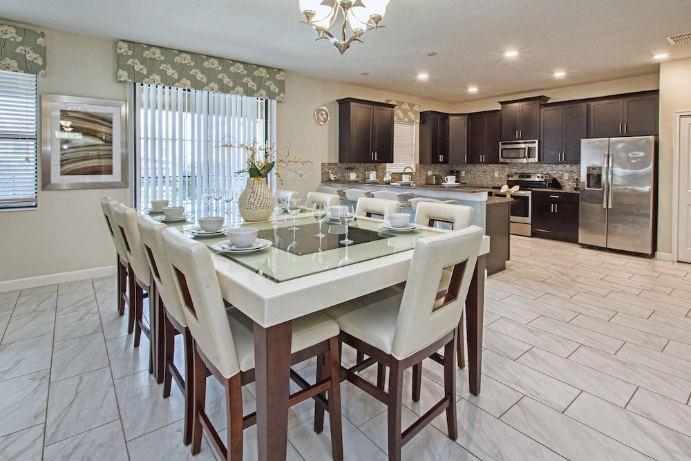 Beautiful Home With Private Pool in Champions Gate