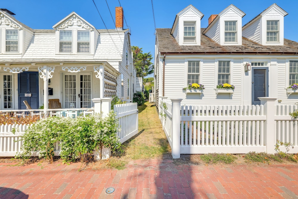 Steps to Beach: Stylish & Lofted Provincetown Gem