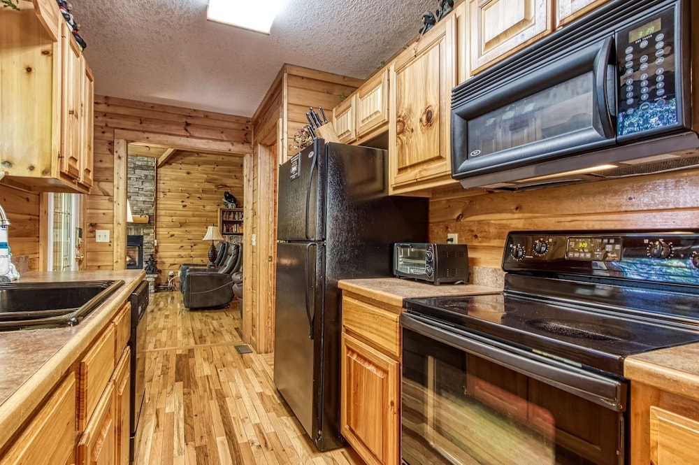 Whispering Oaks - Private Pigeon Forge Getaway...close To Tanger Outlet Shopping 2 Bedroom Cabin by RedAwning view 5
