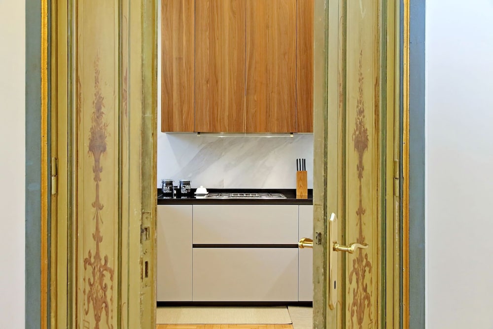 Rare Large and Elegant Rome Apartment in Prati Neighborhood Perfect for Families or Friends