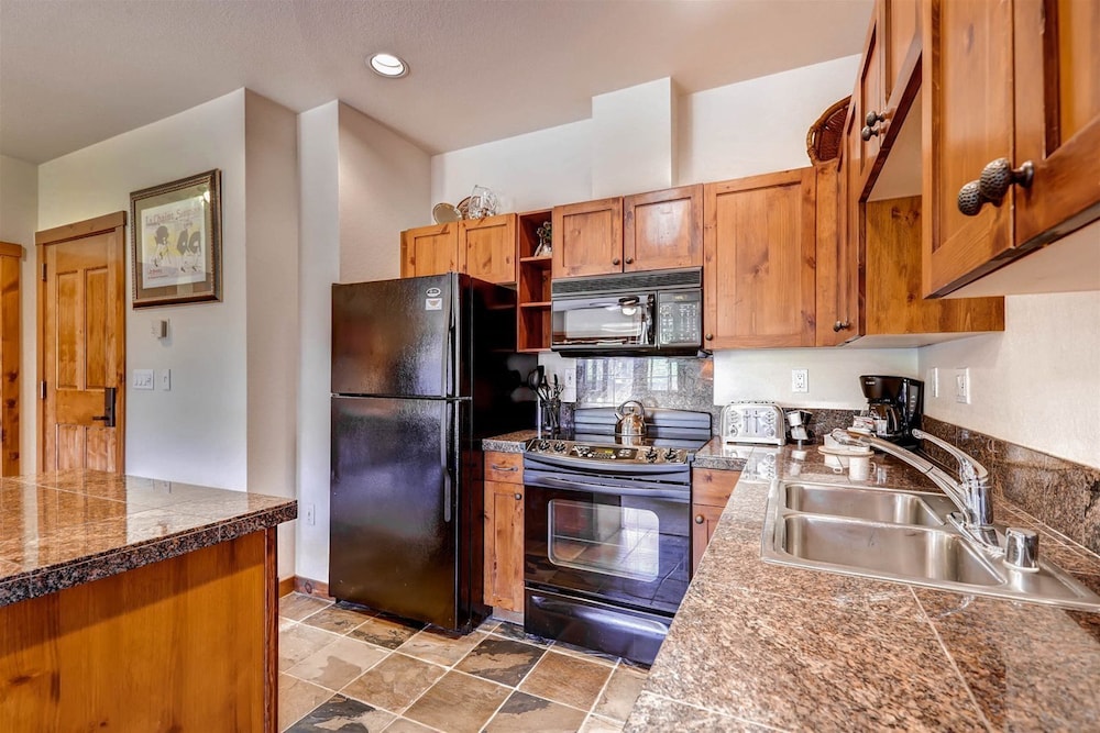 1 Bedroom Mountain View Condo Located in Historic Downtown Breckenridge Close to Shopping, Dining, Night Life view 4