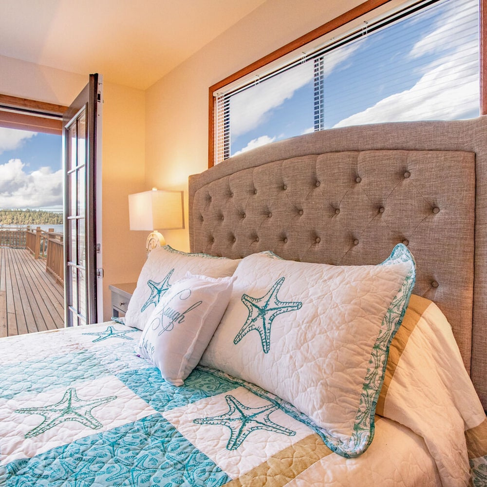 Cornet Bay Cottage in Oak Harbor