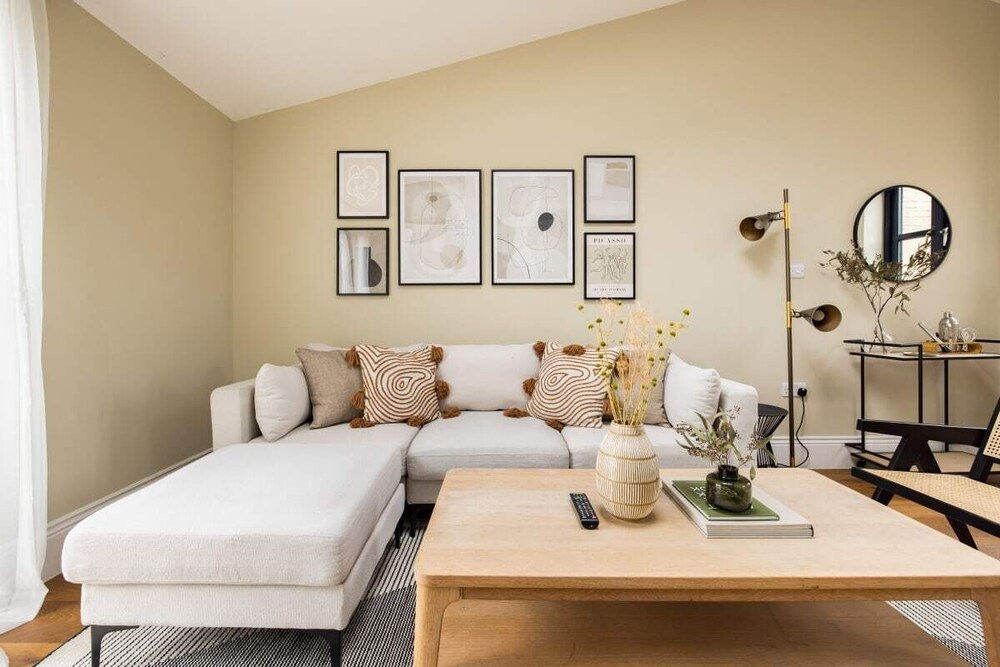 The Tooting Hideout - Dazzling 3bdr Flat With Balcony