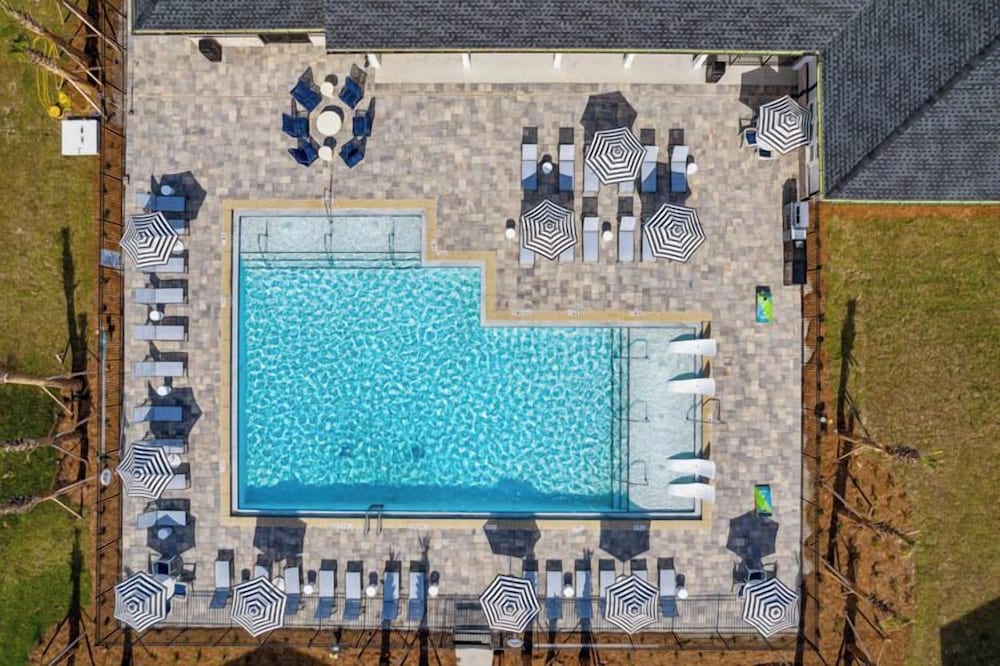 Luxurious Apartments - Pool Gym Bikes