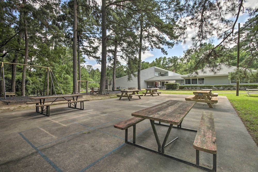 Steps to Marina: Coldspring Retreat w/ Lake View