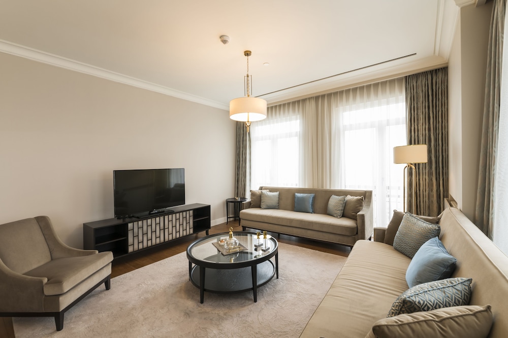 Ist flats Serviced Apartments - EMAAR SQ