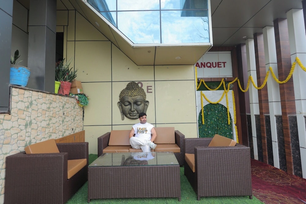 HOTEL SRG INN