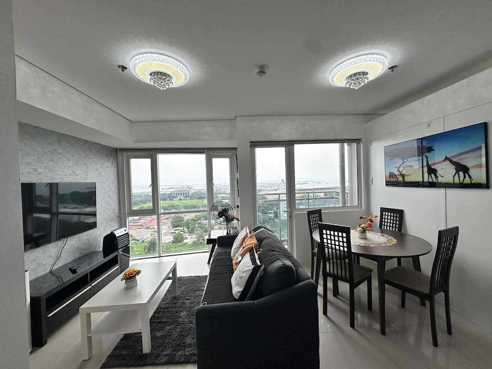 Breeze Residences Condos