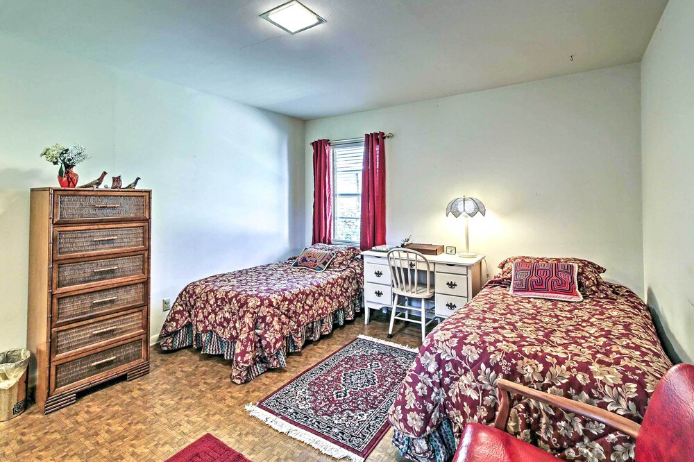Mid-century Hideaway: Spacious Brownsville Home! view 3
