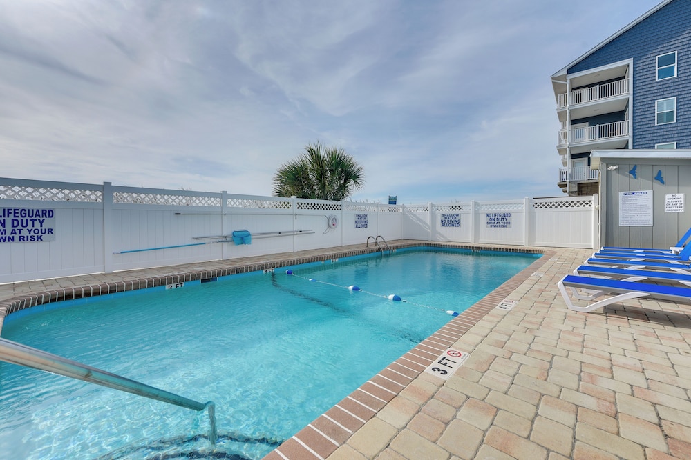 Steps to Beach: NMB Condo w/ Balcony & Pool Access
