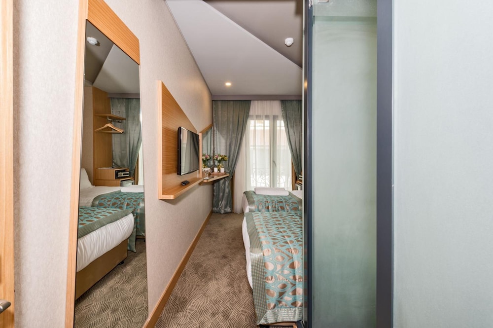 Genova Hotel - Image 43