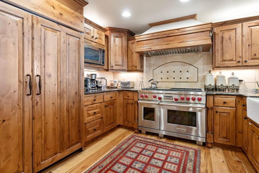 Grand Lodge - 3 Bedroom Deluxe #407 - Ski-in/out 3 Condo