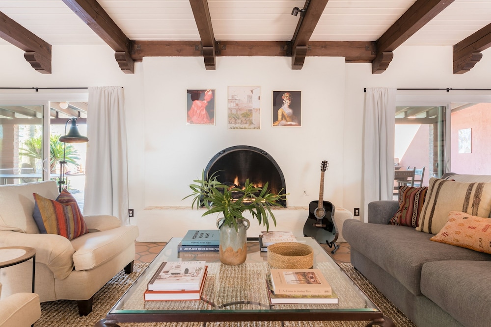 La Casona by Avantstay Gorgeous Spanish Style Oasis w Historic Charm Pool