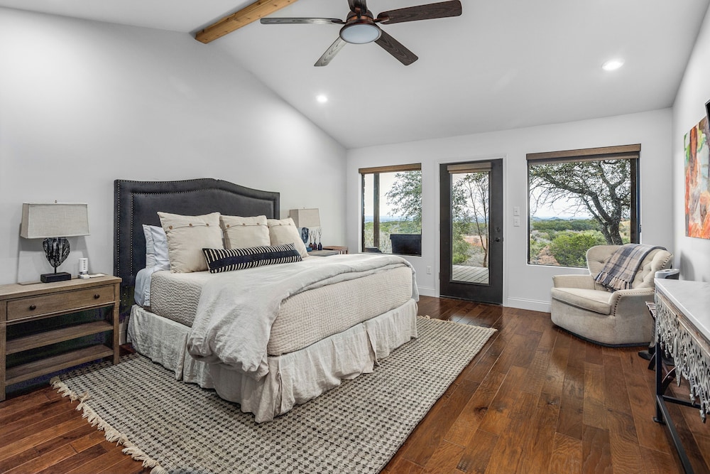 5BR Luxury Home w/ Pool & Wrap-around Porch