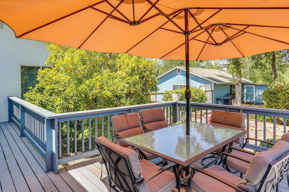 10 Mi to Redding: Serene Escape w/ Spacious Yard!