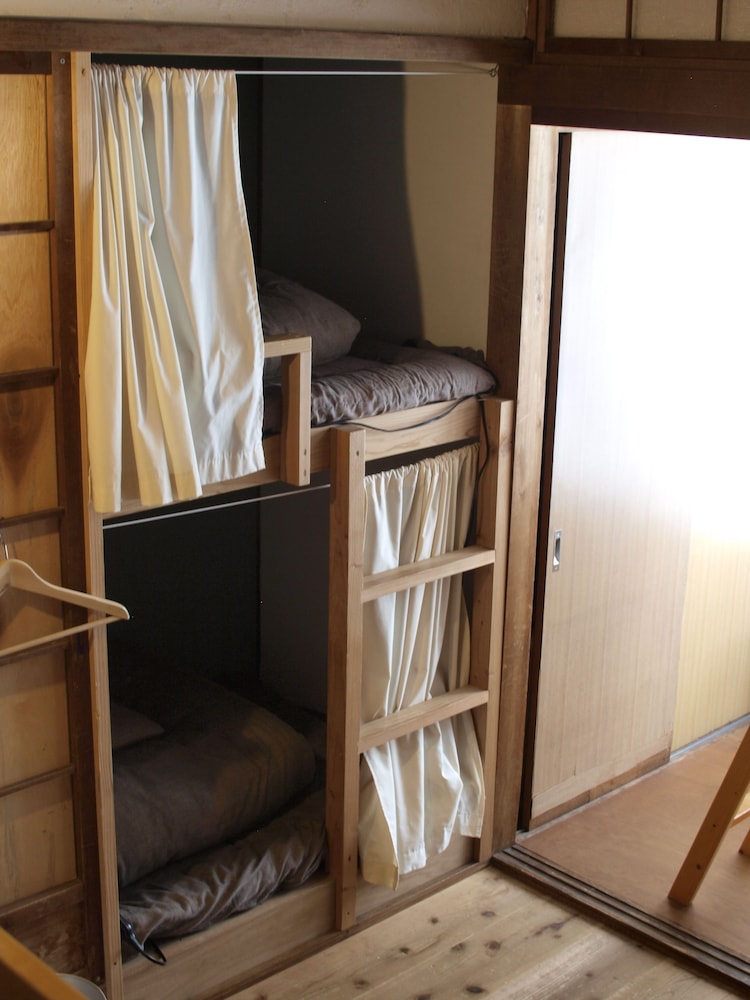 Torii-Kuguru Hostel