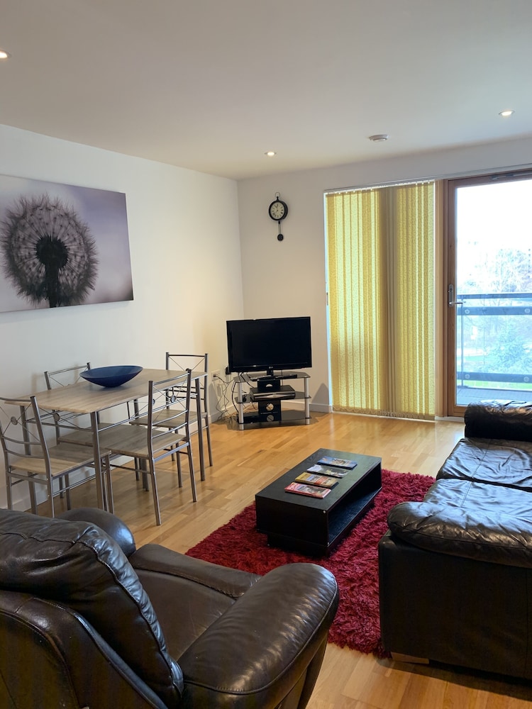 Remarkable 2-bed Apartment view 5