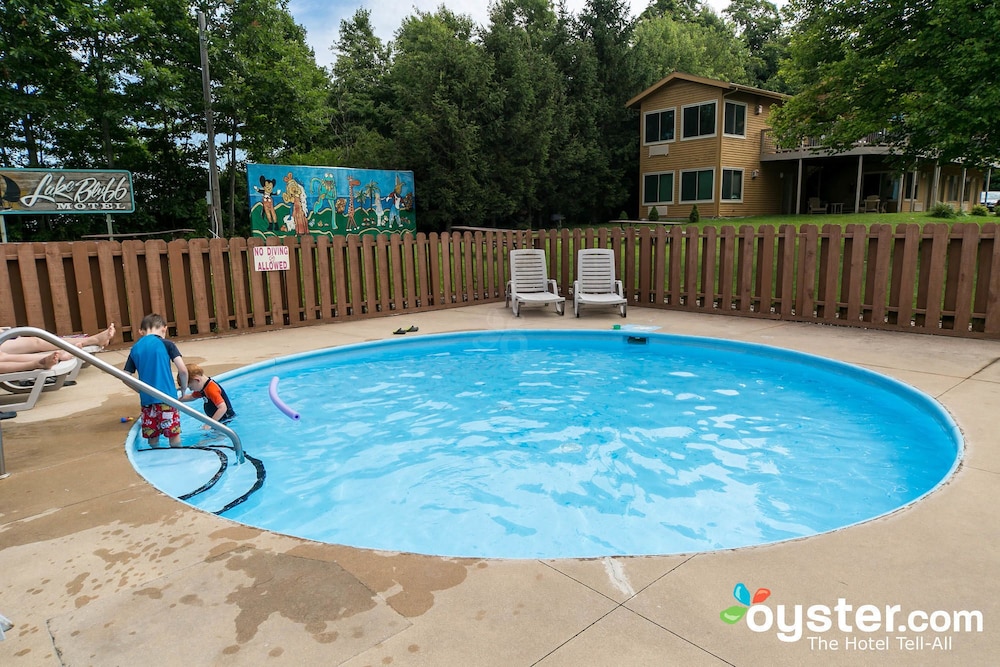 Lake Bluff Inn and Suites