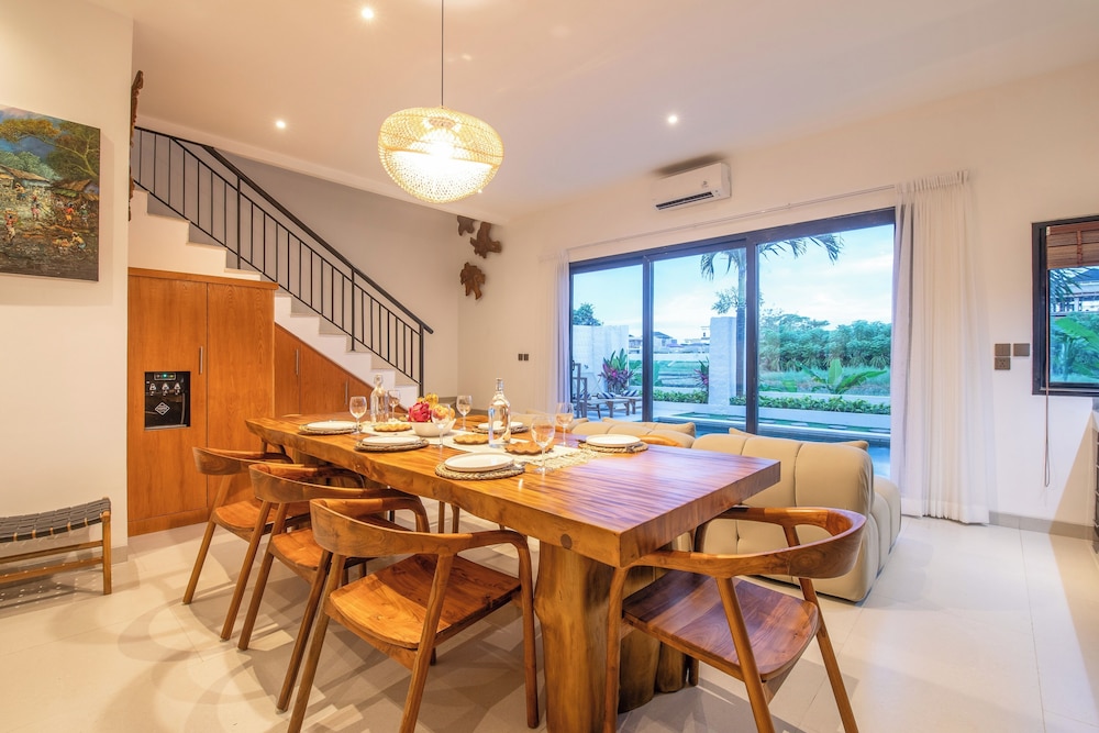 4 Bd Seminyak Retreat, Rice Fields 4 Mins to Beach