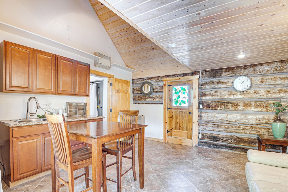 Bryce Canyon Basecamp: Historic Homesteader Cabin