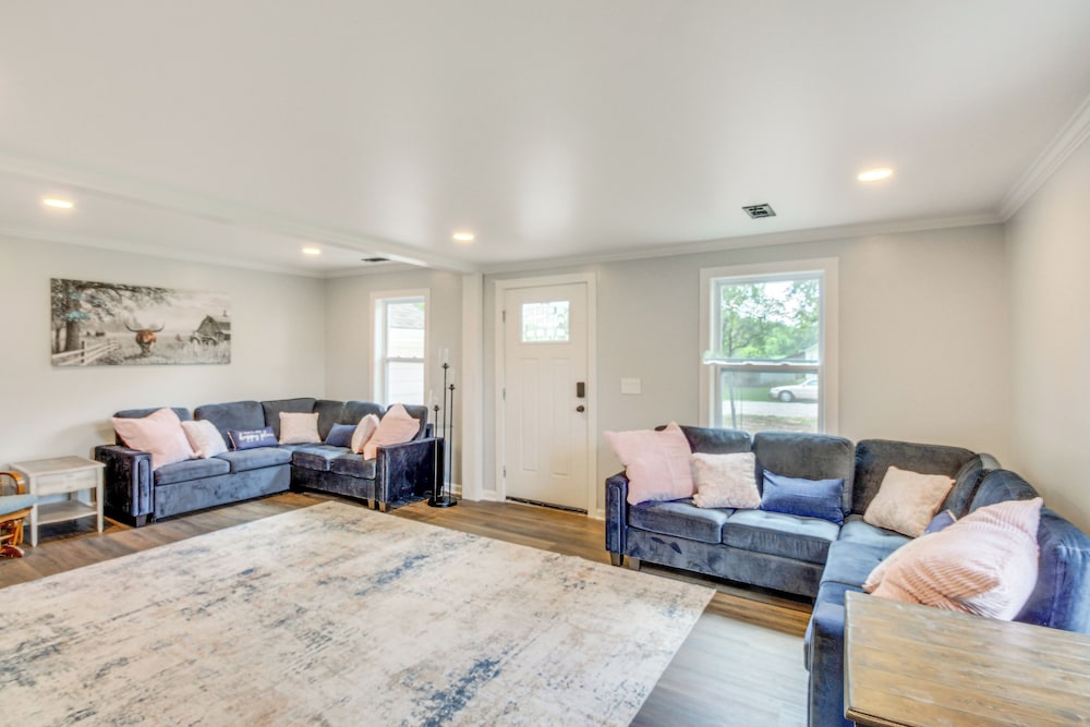 11 Mi to Smithville Lake: Private Home Near Winery