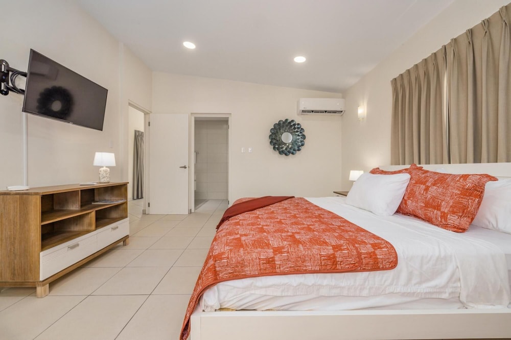 Cheerful Caribbean Villa w Private Pool 3BR