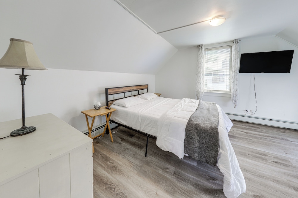 Walk to Pier & Ocean: Apt in Old Orchard Beach!