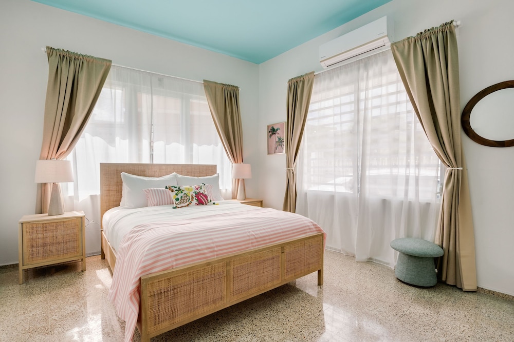 Modern Condado Apartment Pool Free Parking