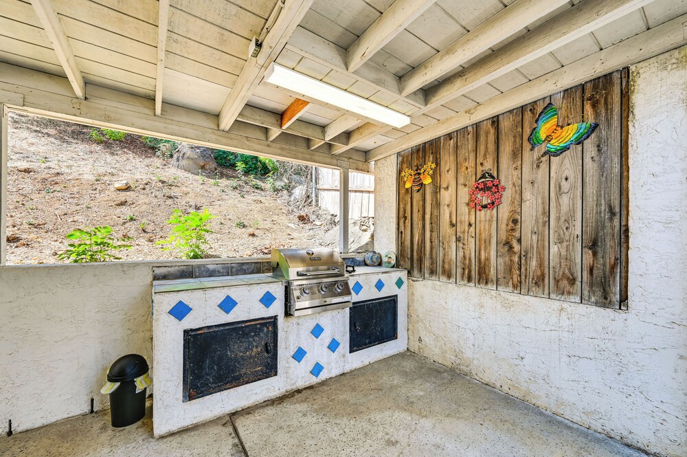Fireplace, Hot Tub, Patio & Bbq: San Diego Home